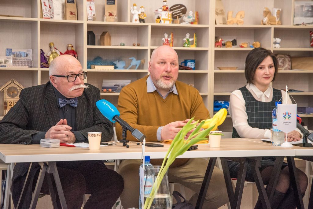 (слева направо): Жак Рагон, Александ Мерзлов, Светлана Зеновская (слева направо): Жак Рагон, Александ Мерзлов, Светлана Зеновская